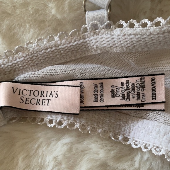 Victoria’s Secret Demi Bra - Picture 4 of 4